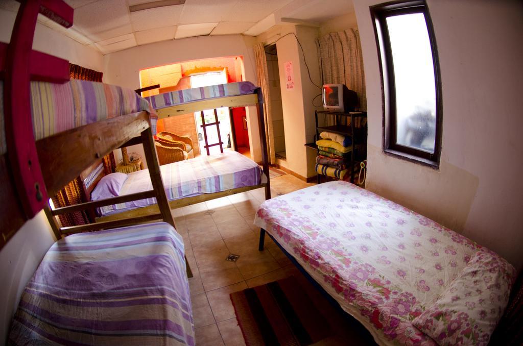Hostal Los Aventureros Santa Cruz de La Sierra Værelse billede