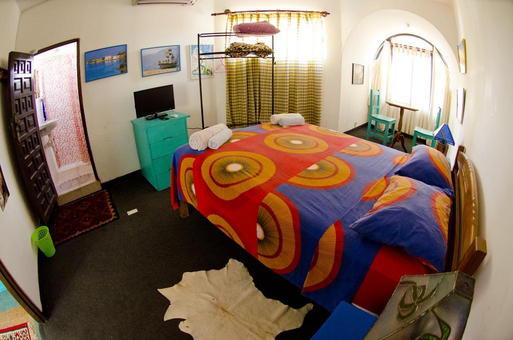 Hostal Los Aventureros Santa Cruz de La Sierra Værelse billede