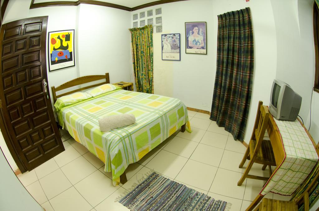 Hostal Los Aventureros Santa Cruz de La Sierra Værelse billede